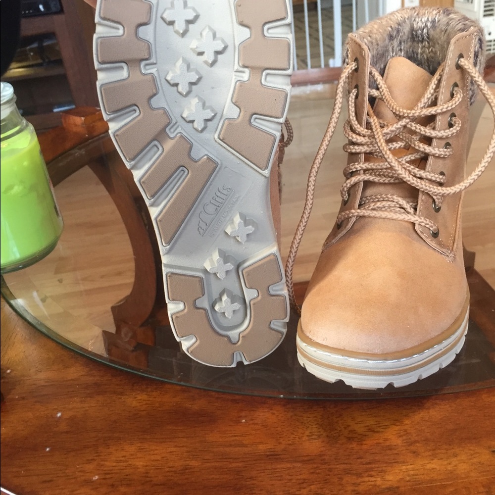 Boots - Picture 4 of 4